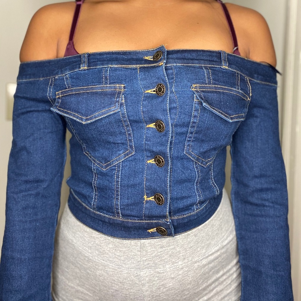 Off the shoulder jean jacket